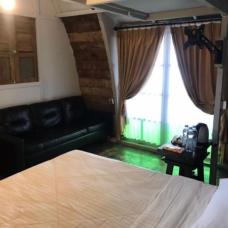 Villa Isabella Putri B&B Jepara Exterior foto