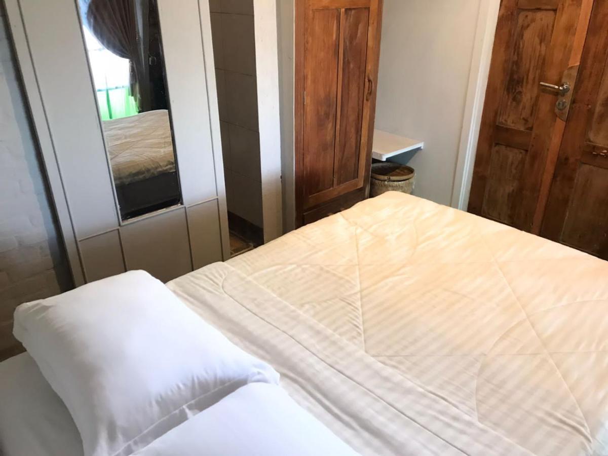 Villa Isabella Putri B&B Jepara Exterior foto