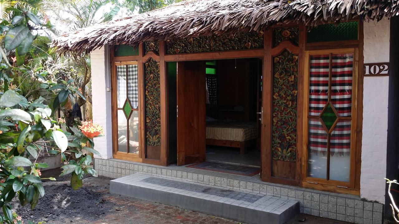 Villa Isabella Putri B&B Jepara Exterior foto