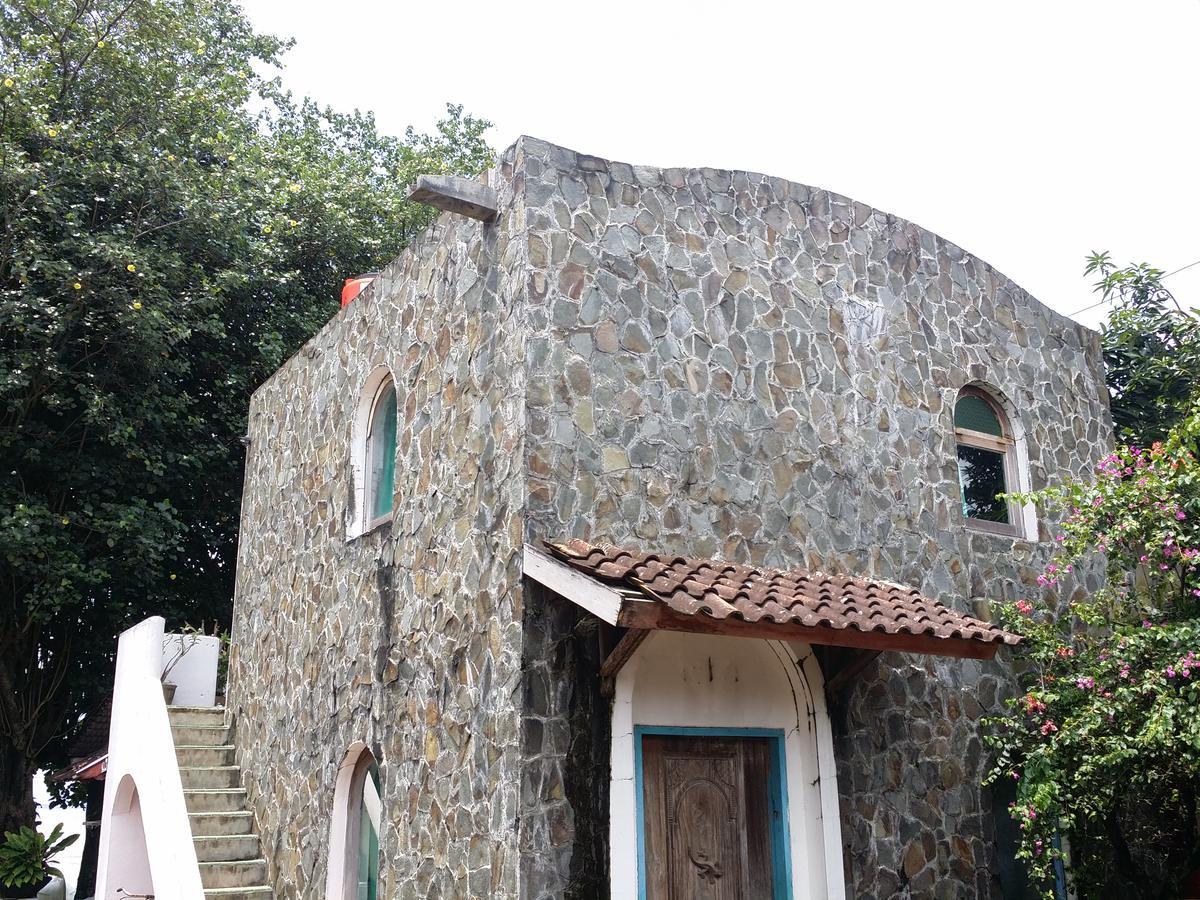 Villa Isabella Putri B&B Jepara Exterior foto