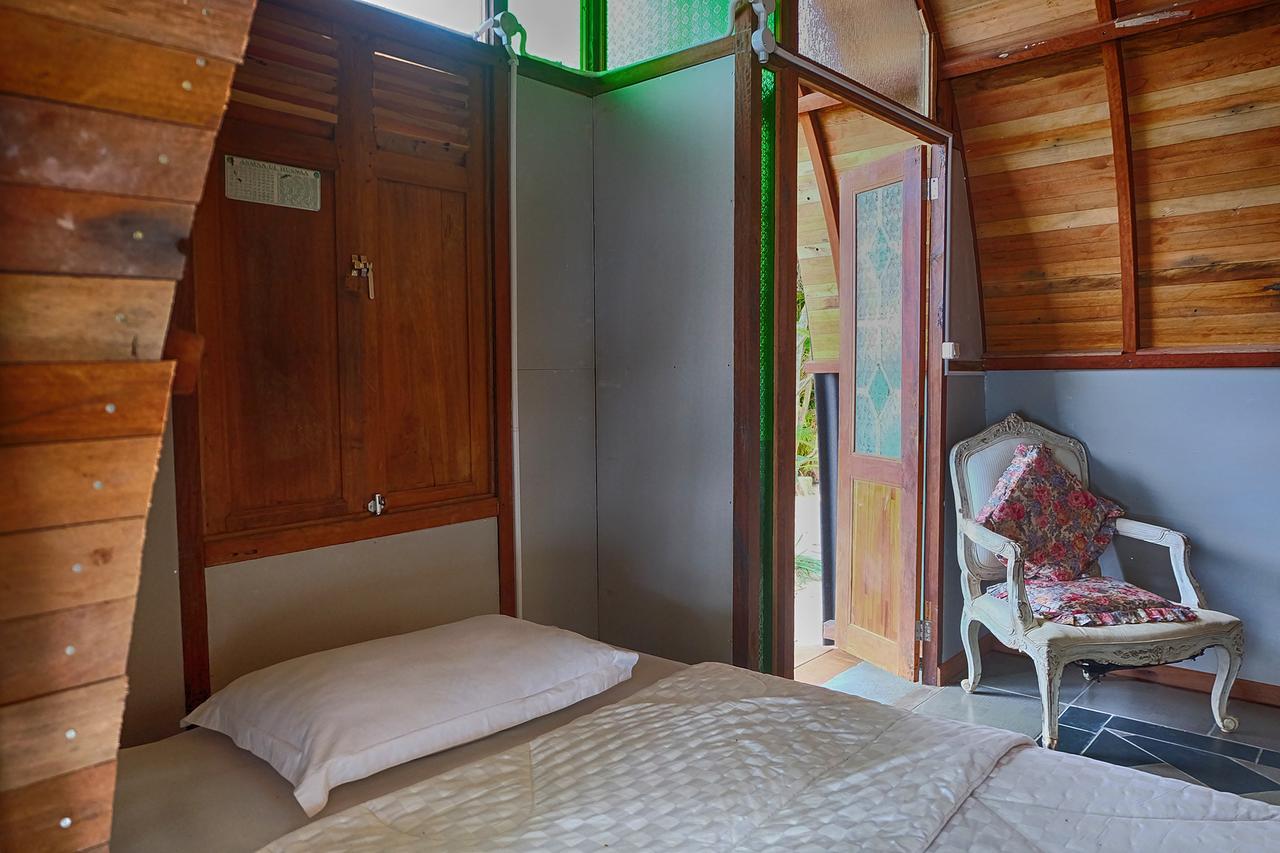 Villa Isabella Putri B&B Jepara Exterior foto