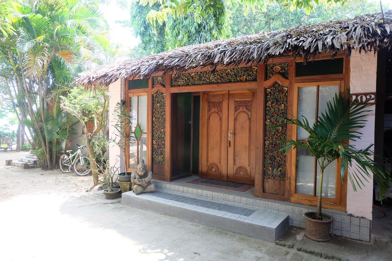 Villa Isabella Putri B&B Jepara Exterior foto