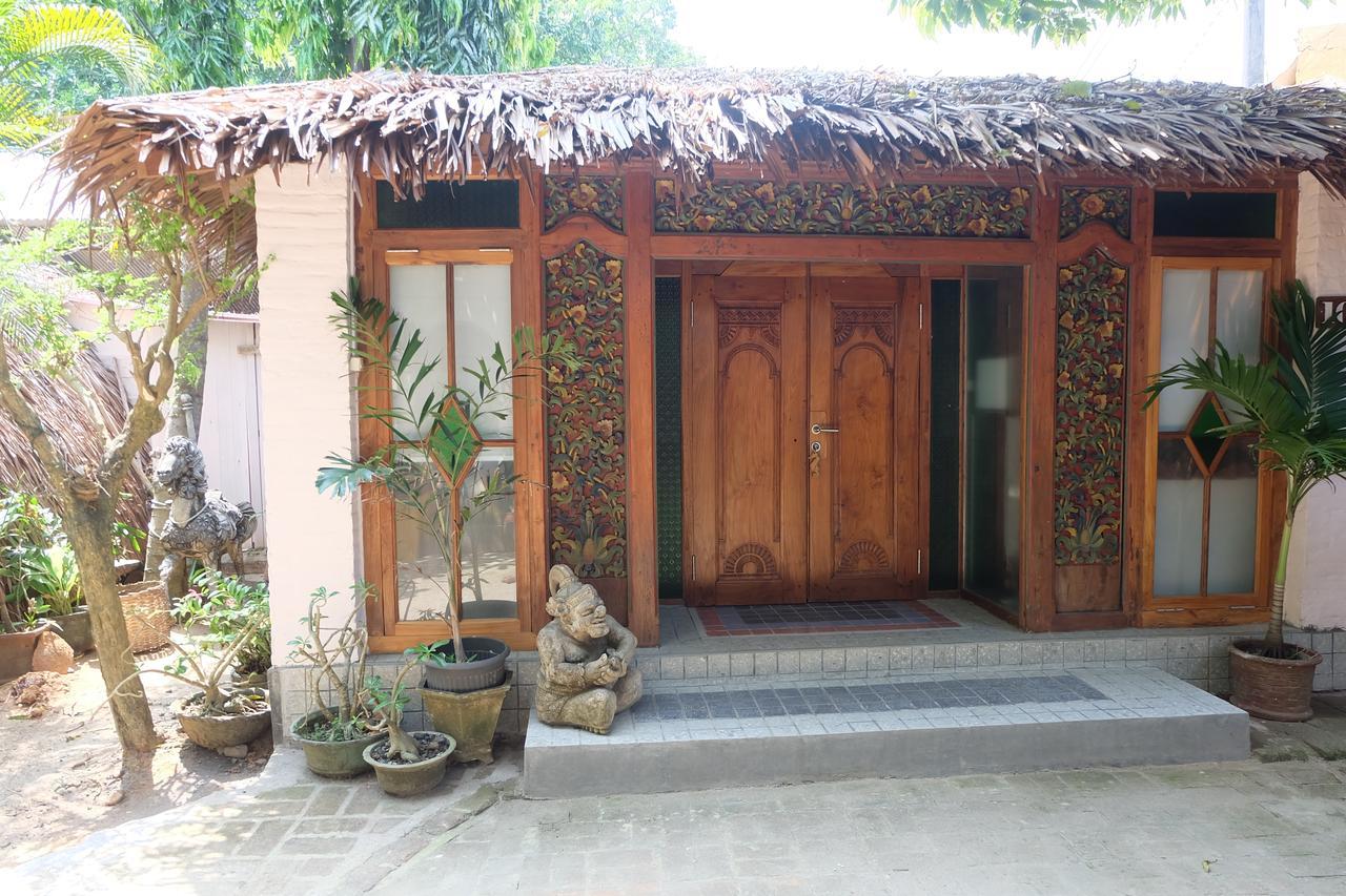Villa Isabella Putri B&B Jepara Exterior foto